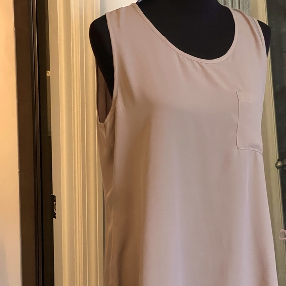 NWT Soprano brand sleeveless blouse/ shell. Excellent layering piece Taupe Jr XL - Picture 2 of 7
